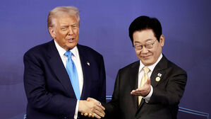 "이 대통령 좋아한다"&hellip;'마지막 1개' 트럼프가 건넨 선물