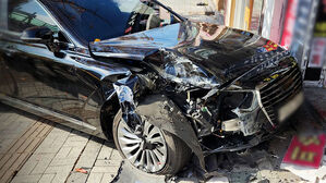 주차비 내다 돌진해 '쾅'…"아기 엄마 깔렸다" 2살 딸도 중태