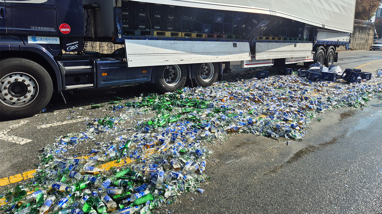 맥주병 떨어지고 트레일러 전도…광주·전남 도로서 사고 잇달아