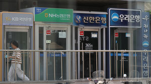 '다시 3%대' 은행 금리 경쟁…정기예금 이달 9조 증가