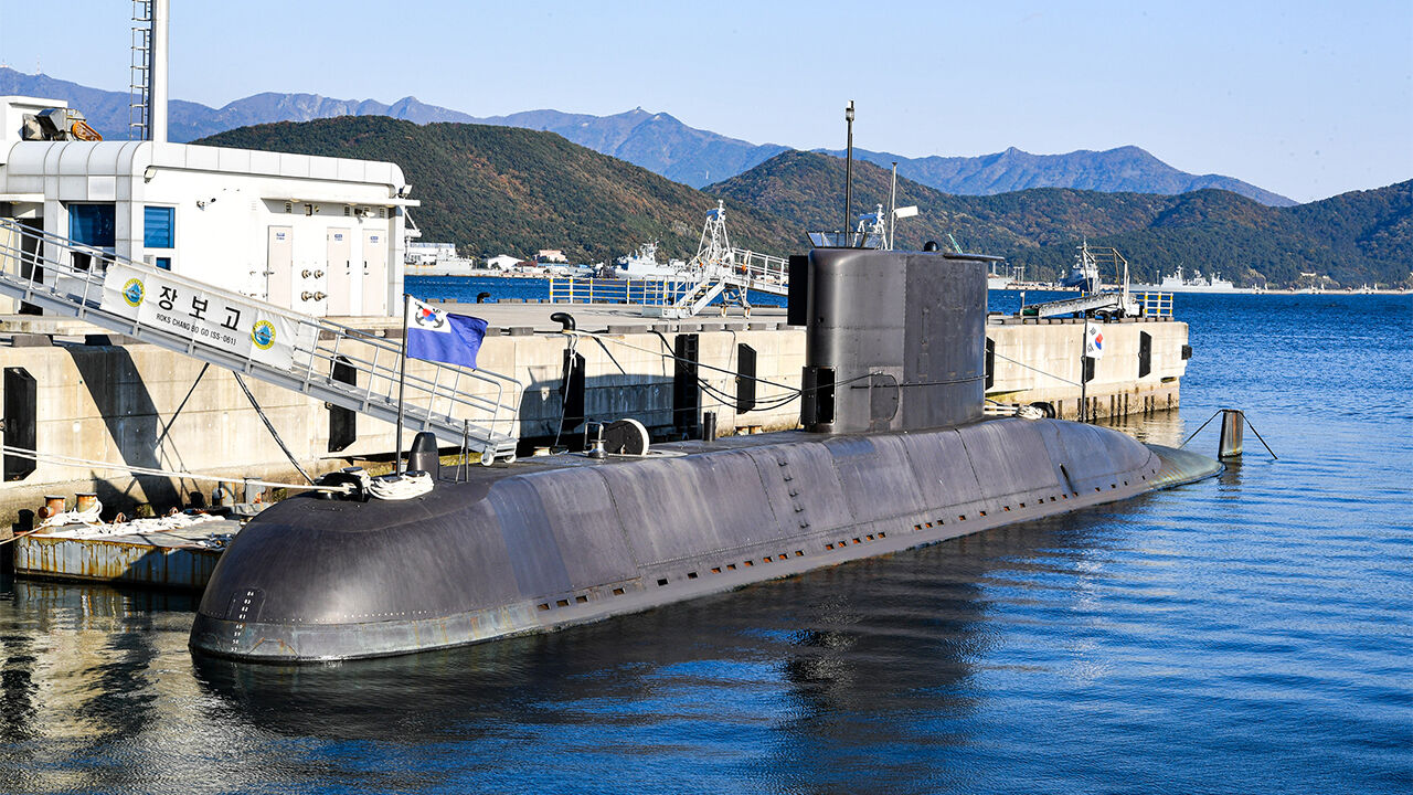 한국 첫 잠수함 '장보고함' 마지막 항해…34년 임무 마침표