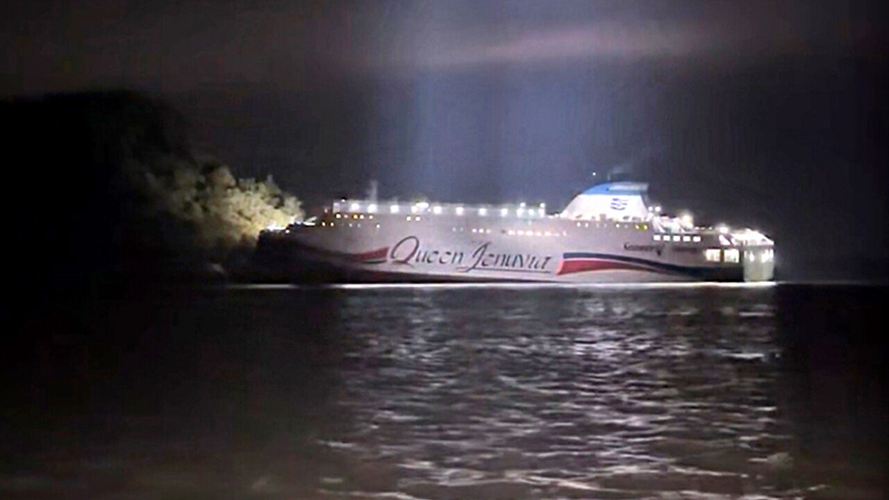 [속보] 김 총리, 여객선 좌초에 "승객 전원 신속 구출하라" 긴급 지시