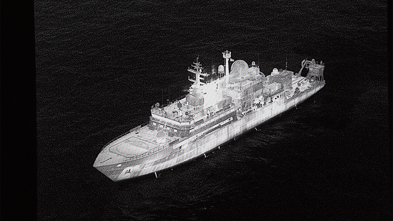 영국 국방장관 "러 '간첩선' 해역 진입…군사 옵션 준비돼"