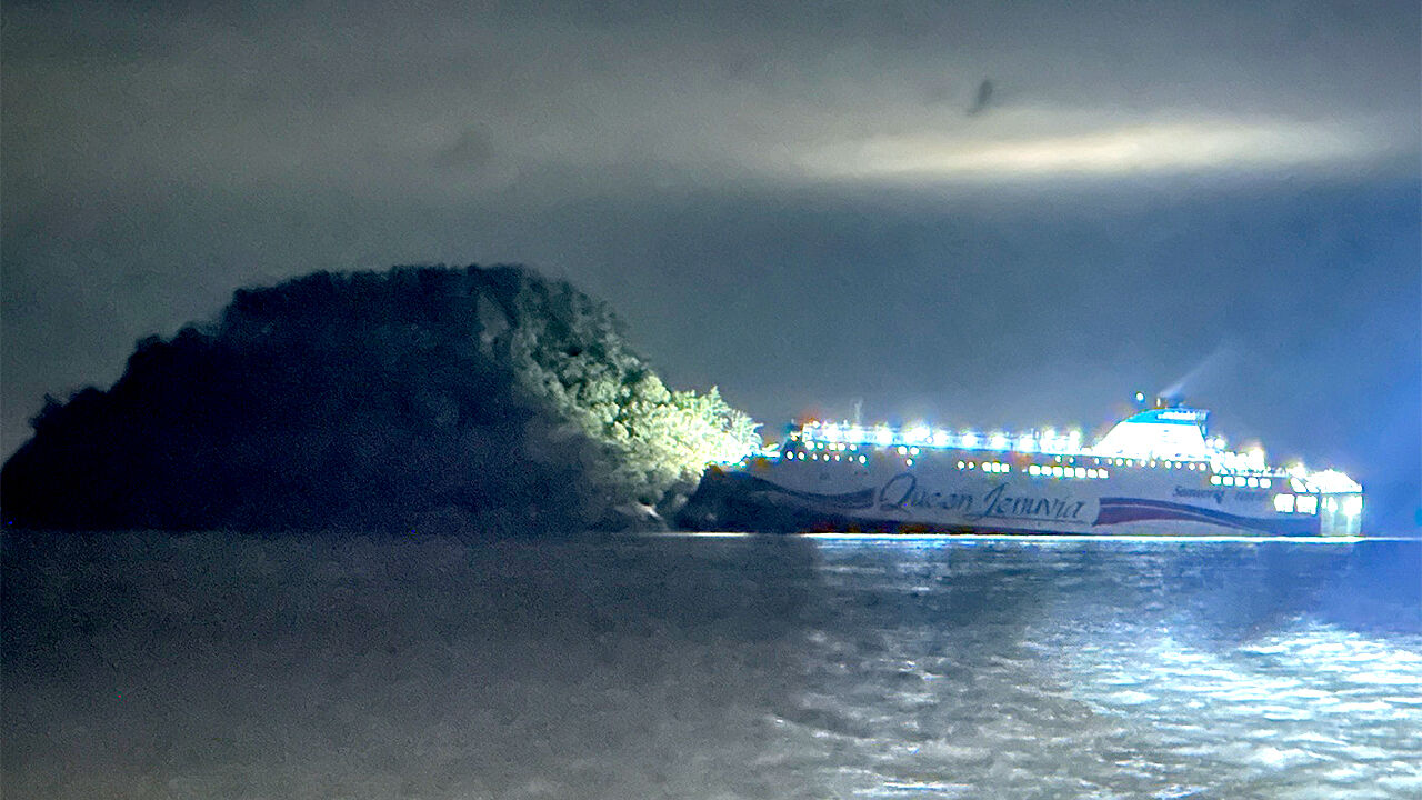 해경 "좌초 여객선, 변침 시기 놓쳐"…운항 과실 판단