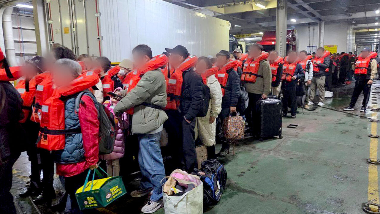 신안 해상서 267명 탄 여객선 좌초…3시간여 만에 승객 모두 구조