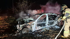 당진서 승용차 화재…담뱃불 실화 추정