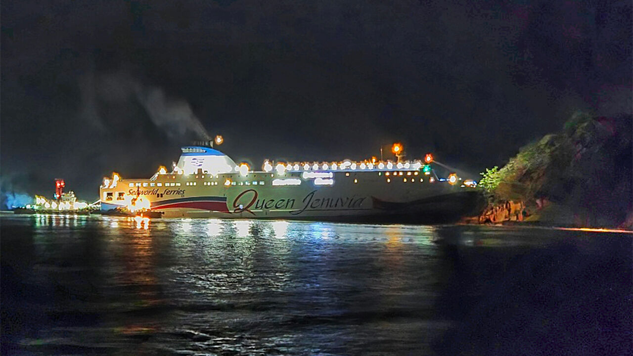 여객선 '무인도 좌초' 원인 나왔다…휴대전화 딴짓하다가 '쾅'