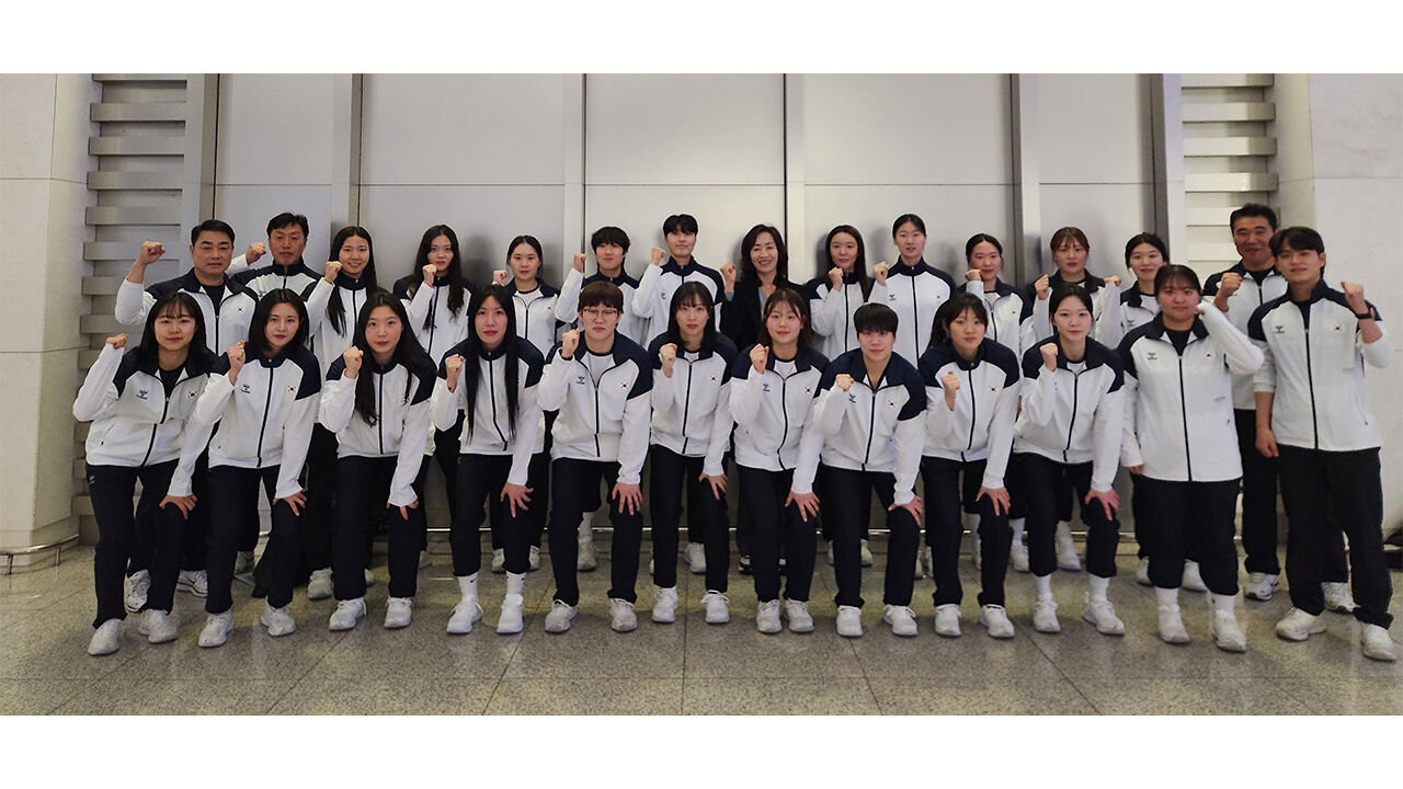 출국 전 기념사진을 찍은 여자 핸드볼 국가대표 선수단. (사진=대한핸드볼협회 제공, 연합뉴스)