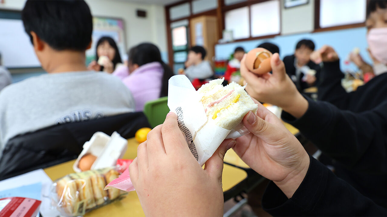 서울 급식·돌봄 비정규직 파업 참여율 5.69%…173곳 급식 차질