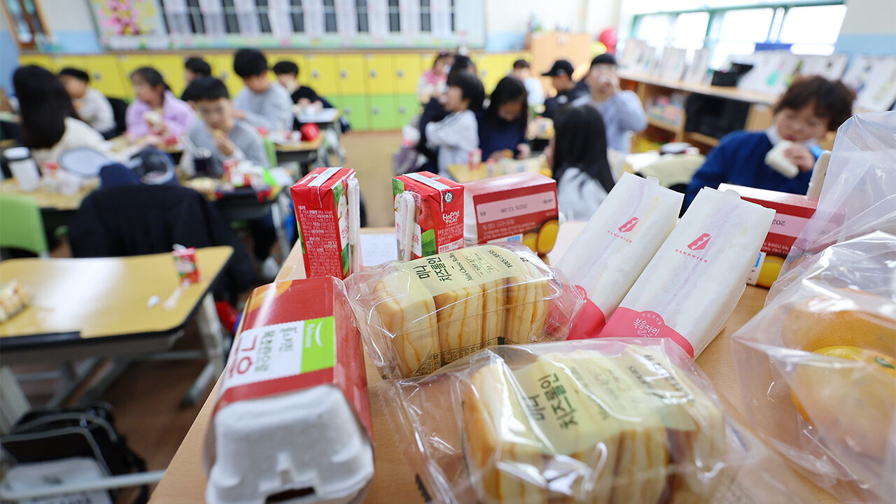 학교 비정규직 파업 참여율 12.9%…'급식 중단' 10곳 중 3곳