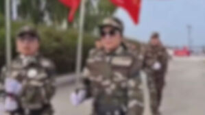 뉴스딱 4. '중국 군복' 입고 공원 행진 알고보니…