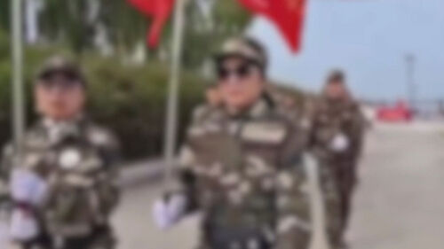 뉴스딱 4. '중국 군복' 입고 공원 행진 알고보니…