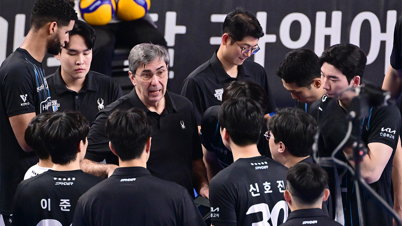 프로배구 '디펜딩 챔피언' 현대캐피탈, 3연패로 위기