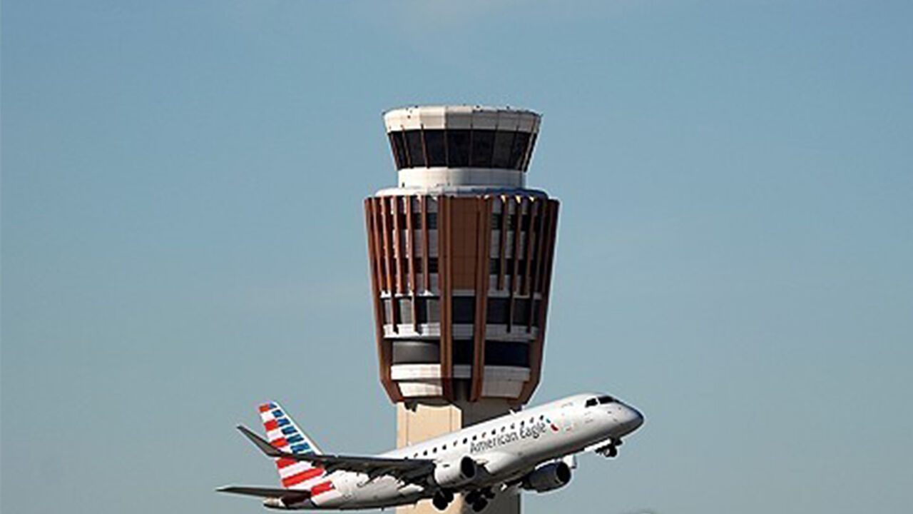 "미, 셧다운 때 개근한 항공관제사 776명에 1천500만 원 보너스"