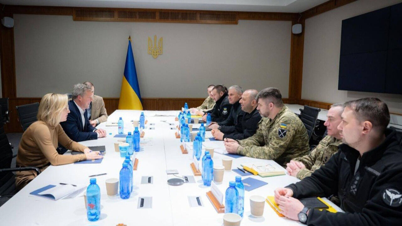 우크라 "레드라인 벗어난 어떤 결정도 불가"…미국과 실무 협상