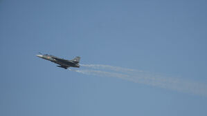 두바이 에어쇼에서 인도 전투기 추락&hellip;파일럿 숨져