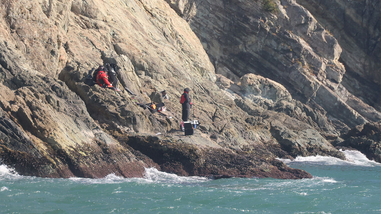 명당 경쟁에 사고 속출…갯바위 손맛 좇다가 낚시꾼 수난사고