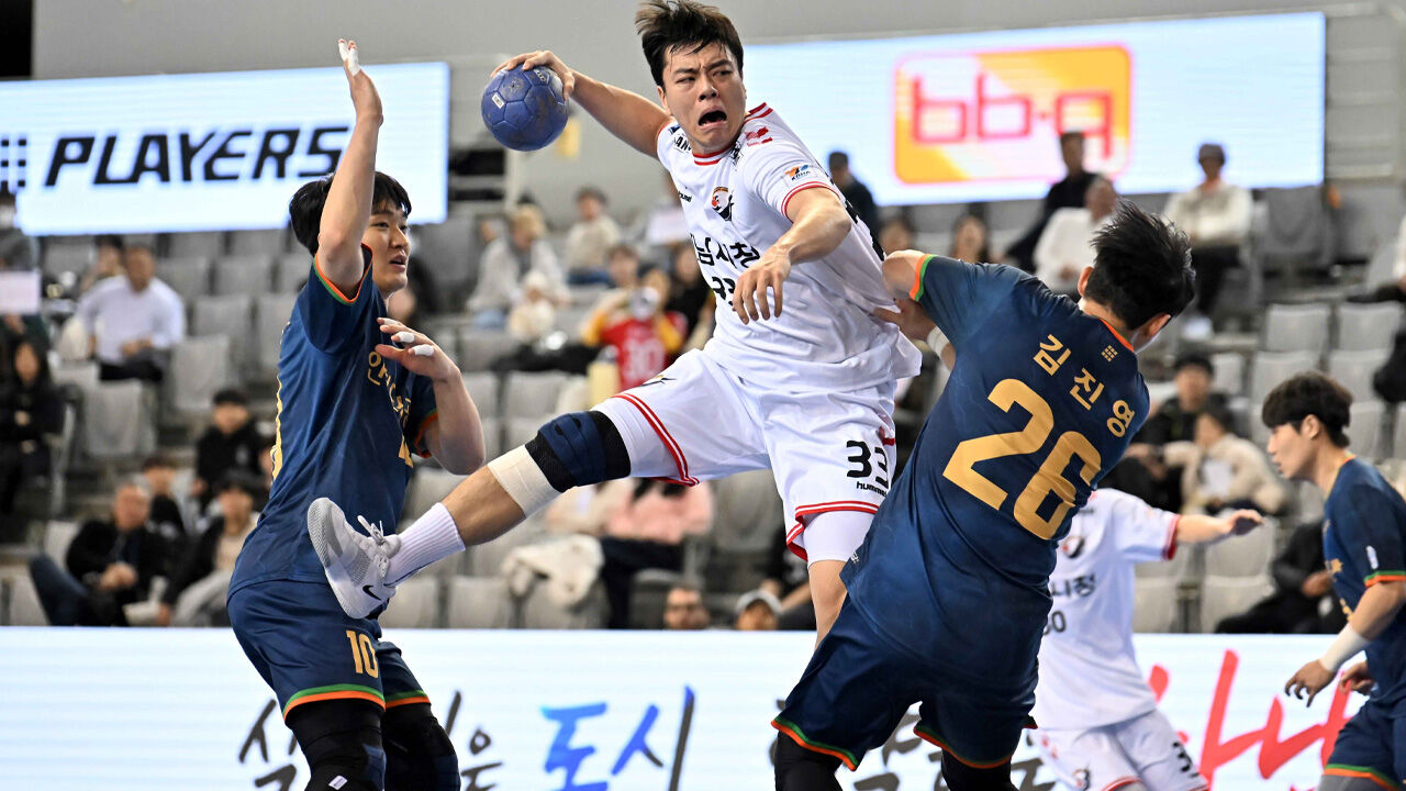 SK, 상무 꺾고 핸드볼 H리그 3연승…남자부 단독 선두