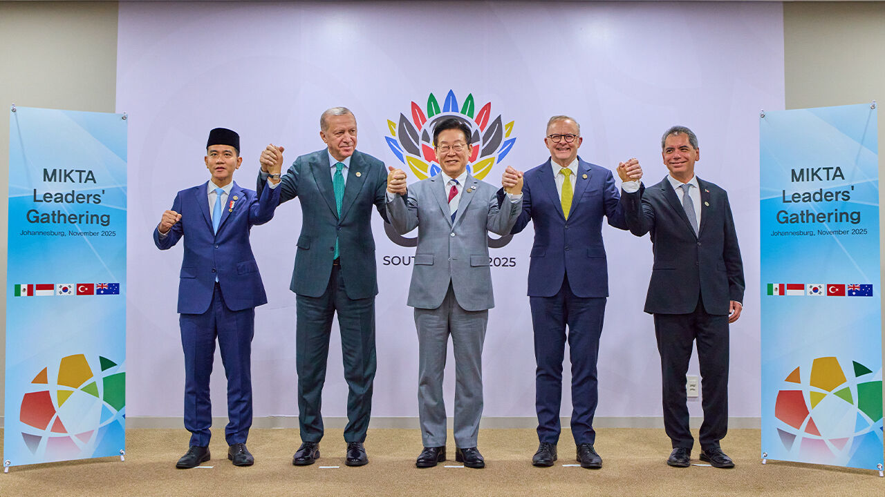 이 대통령, 믹타(MIKTA) 정상회동…"다자주의 회복" 공동언론발표문 채택