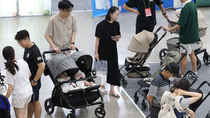 "쌍둥이 부모 40%, 긴급시 아이 맡길곳 없어"