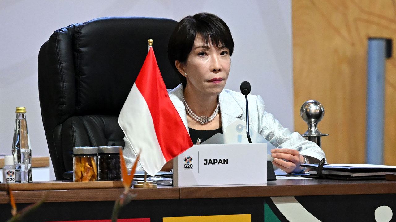 "마운트 취할 옷" 썼다가…"몰지각" 다카이치 표현 논란