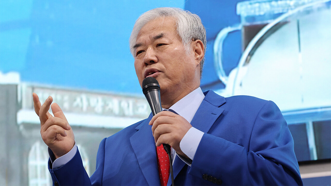 '기자회견 자청' 전광훈 "한국 희망 없어"…취재진엔 "맞짱 토론"