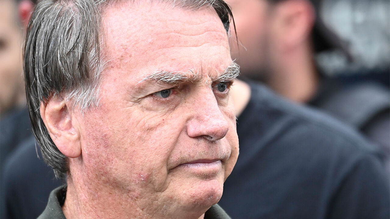 보우소나루 전 대통령, 도주 의혹에 "약물 부작용 때문"