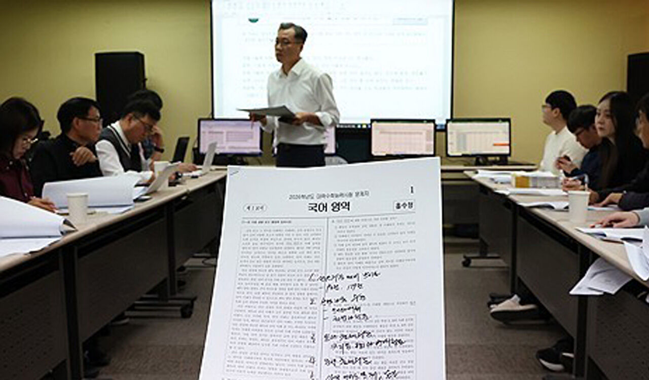 교수도 어려운 지문 주고 정답 찾아라…수능 국어에 잇단 비판