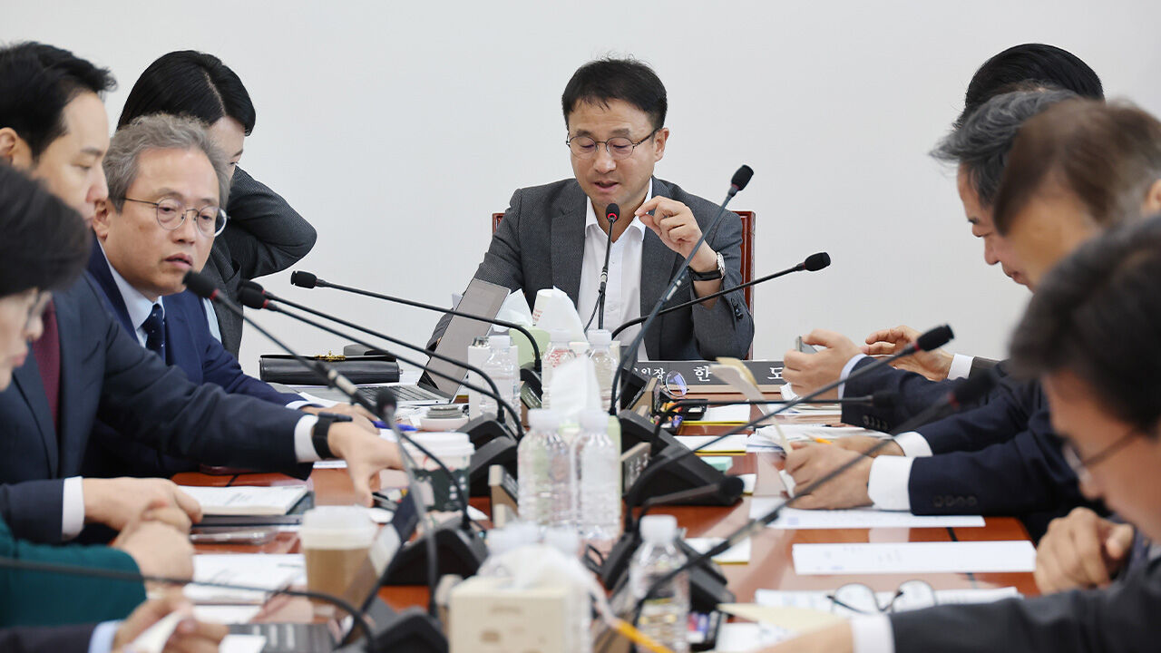 민주 "핵심 사업 예산, 결단만 남아"…국힘 "삭감 없는 증액 불가"