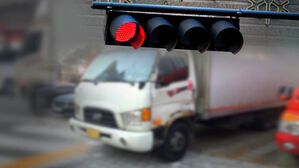 '쾅' 출근길 20대 치고도 또…신호 위반 화물차에 참변