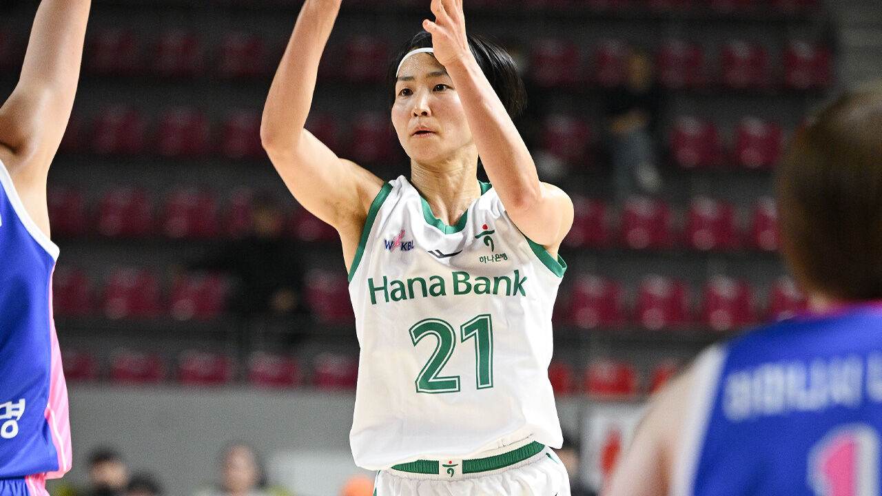여자농구 하나은행, 삼성생명에 승리…이이지마 34점 폭발