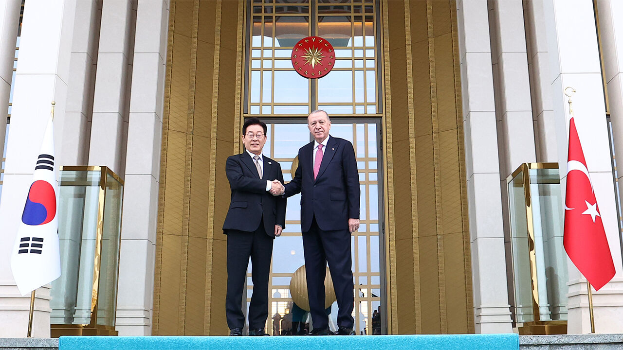 이 대통령, 튀르키예 에르도안 대통령과 소인수 회담 시작