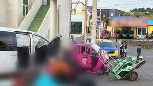 승합차 대합실 돌진 '날벼락'…3명 사망·10명 부상