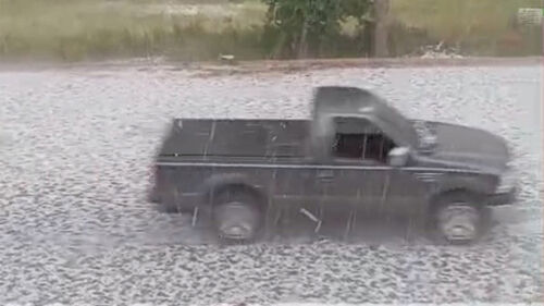 브라질 남부 마을에 우박 강타…"150여 명 부상"