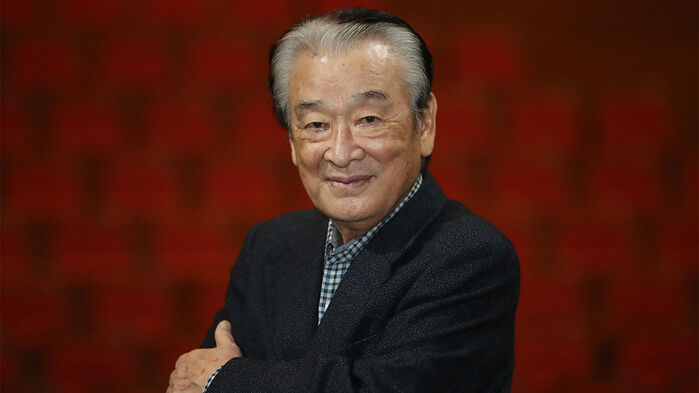 2021년 연극 '리어왕' 인터뷰를 마치고 포즈 취하는 배우 이순재 (사진=연합뉴스)