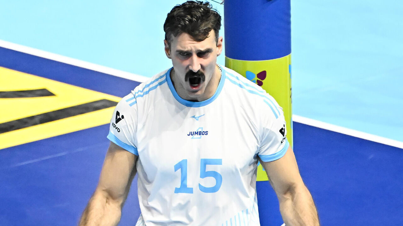 '러셀 트리플크라운' 선두 대한항공, KB손보 꺾고 7연승 질주