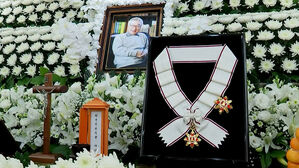 원로 배우 이순재 별세에 연예계 추모 물결