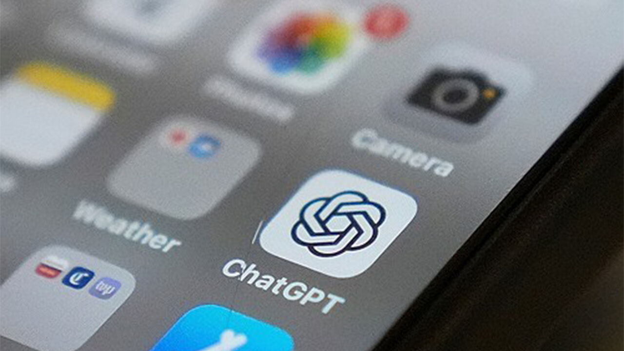 '코드 레드' 띄운 오픈AI…AI 지각변동