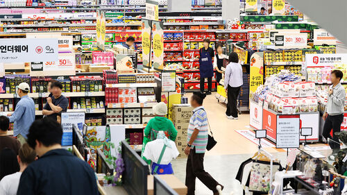 '황금 연휴' 10월 유통업체 매출 6.7%↑…백화점·대형마트 '특수'