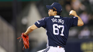 프로야구 KIA, FA 박찬호 보상 선수로 두산 투수 홍민규 선택