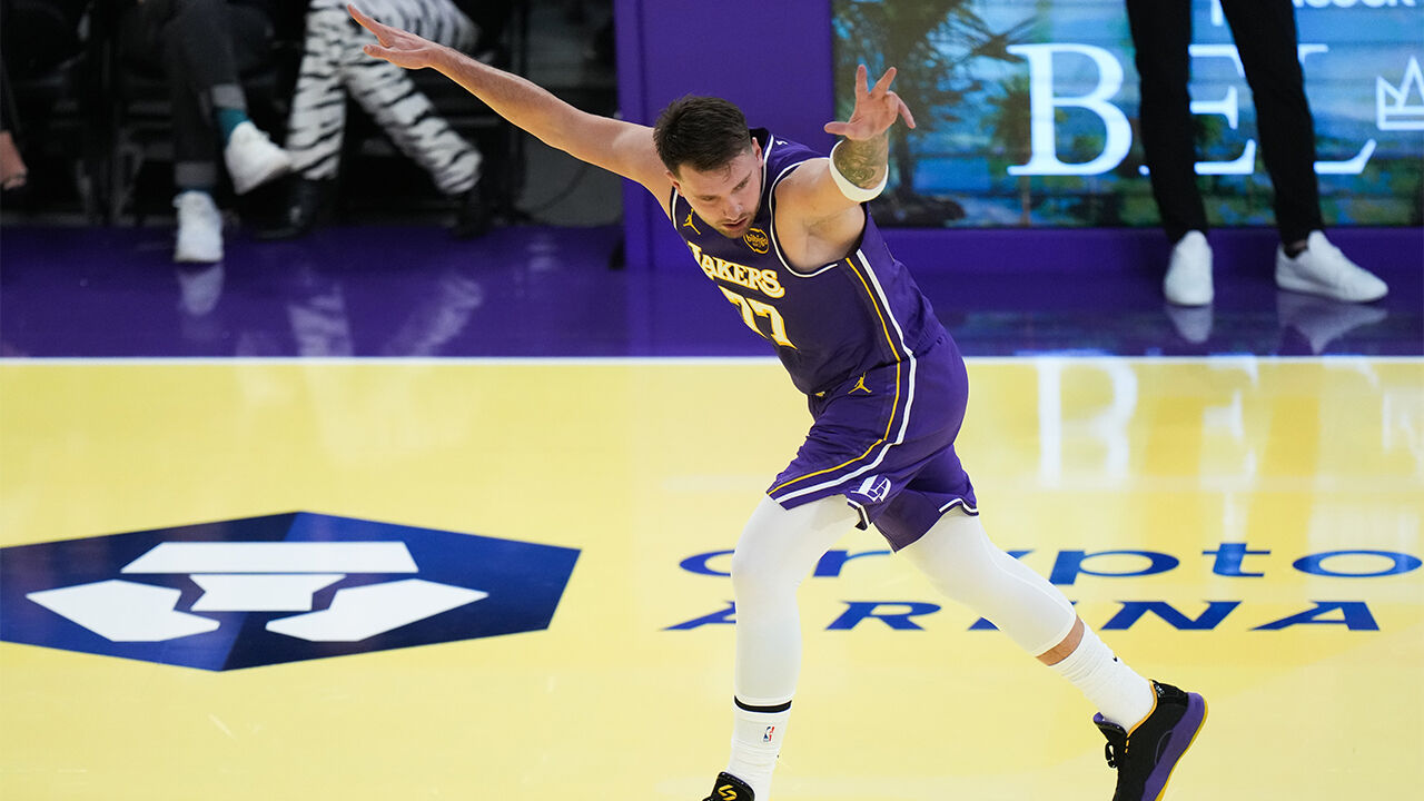 레이커스, 시즌 첫 LA 더비서 클리퍼스 제압…돈치치 43점