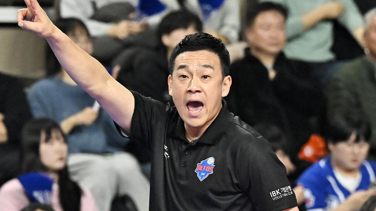 '여오현 감독대행 체제' 기업은행, 흥국생명 꺾고 7연패 탈출