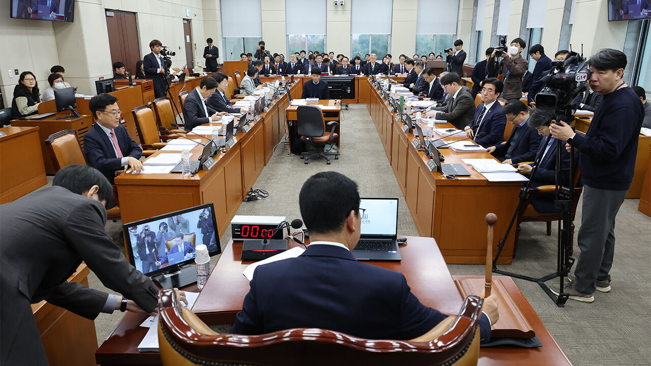 '혐오·비방 정당 현수막도 규제'…옥외광고물법 행안위 의결