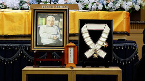 '소박하면 좋겠다' 고인 뜻 따라&hellip;배우 이순재 마지막 길