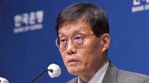 올해 성장률 1%로 상향…'금리 동결' 이어지나