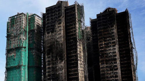 홍콩 참사 현장서 극적 생존자 나왔다…2명 발견된 장소