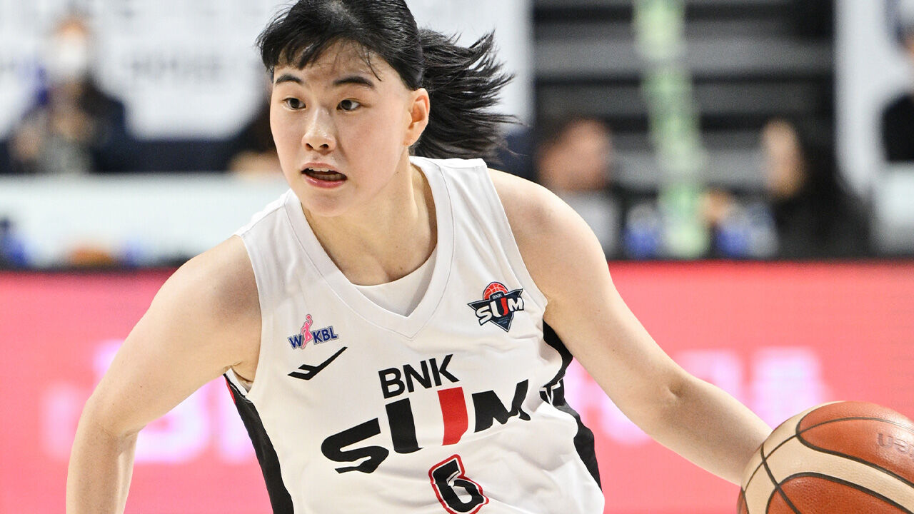 여자프로농구 BNK, 우리은행 꺾고 공동 2위 도약