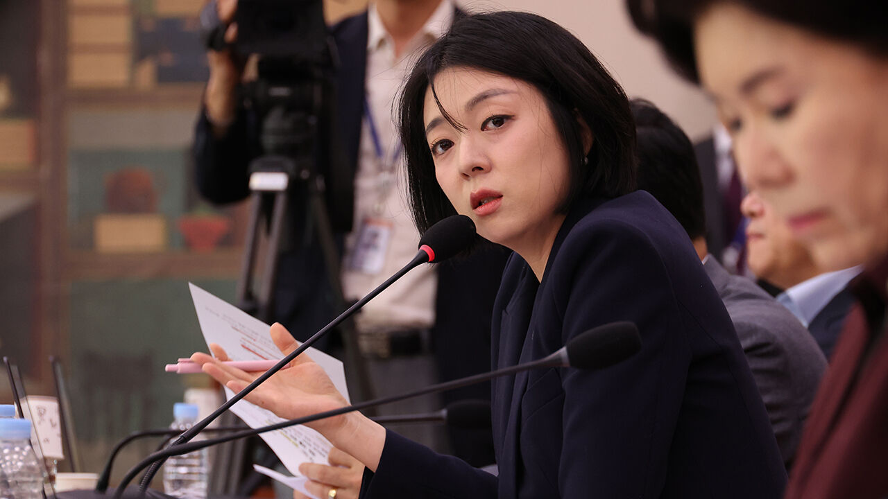 국힘 배현진 "천박한 김건희·처참한 계엄 역사와 결별해야"