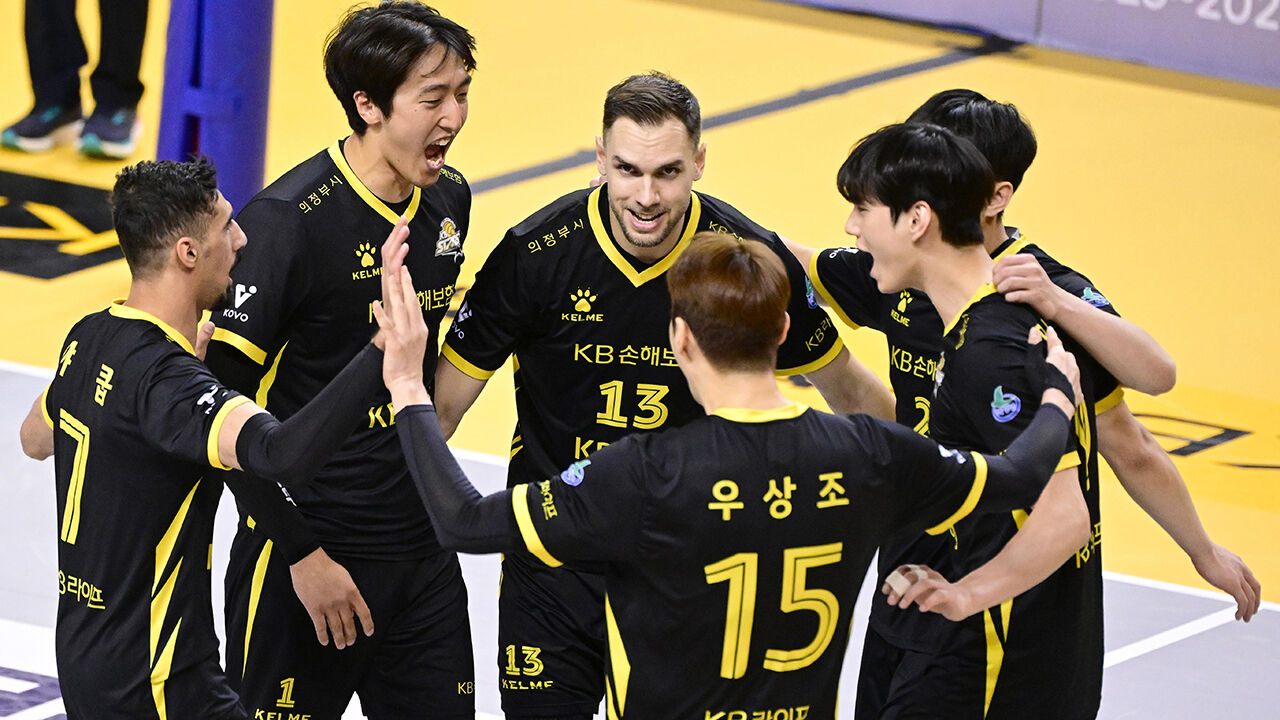 '비예나+야쿱 44점' KB손보, 풀세트 접전 끝에 현대캐피탈에 설욕