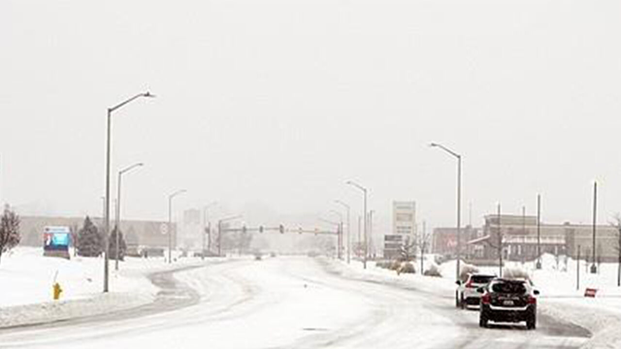 겨울 폭풍에 발 묶였다…"가족 보러 가야 하는데" 울상